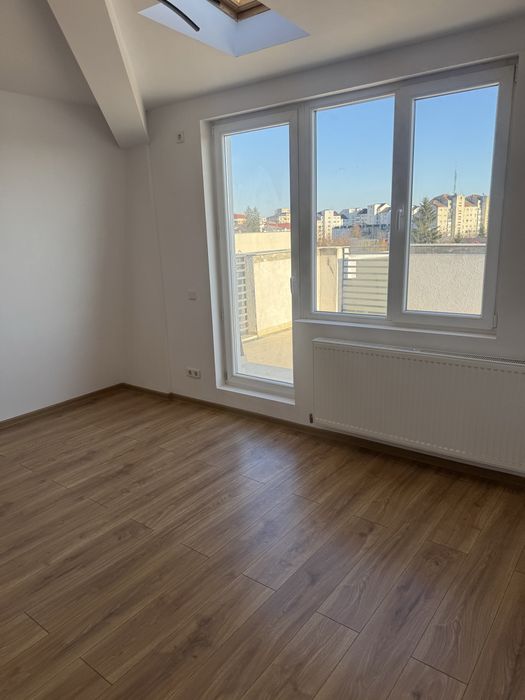 De INCHIRIAT birouri + demisol