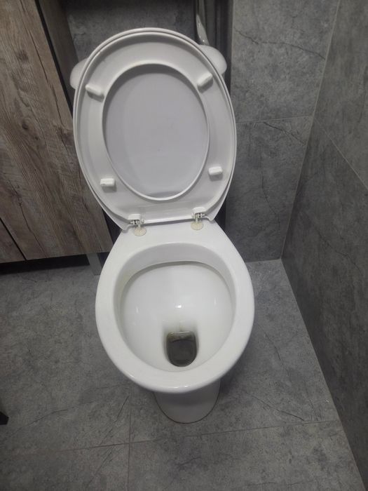 Продам б/у унитаз.