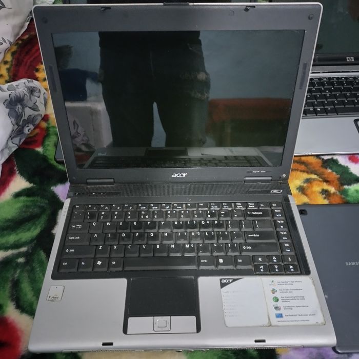 Vând laptopuri plus tablete