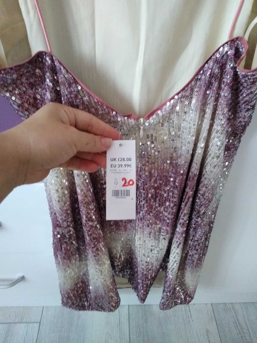 Продавам мини рокля с пайети