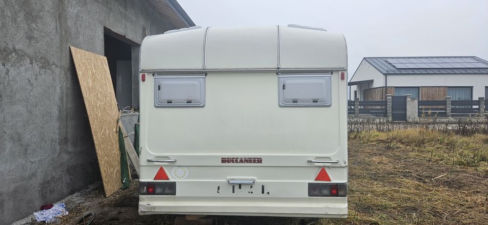 Vând rulotă în stare bună fără infiltratii masa totala 1100 kg