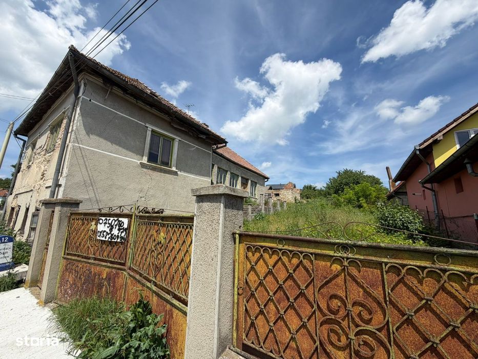 Casa cu teren in centrul Chinteni