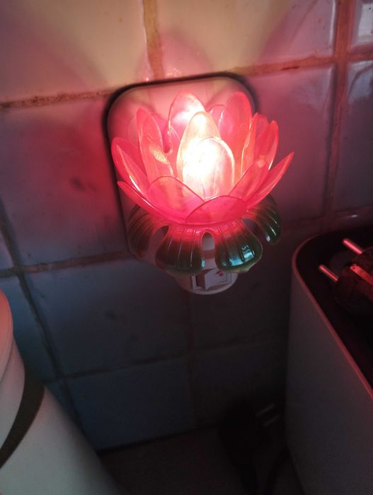 Небольшой ночничок.