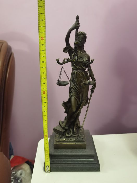Statueta Justiția
