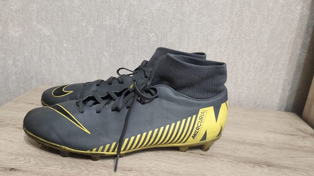 Продам мужские бутсы