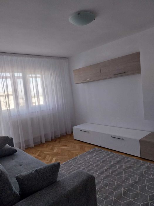 Inchiriez apartament  3 camere , Zona Unirii Nord