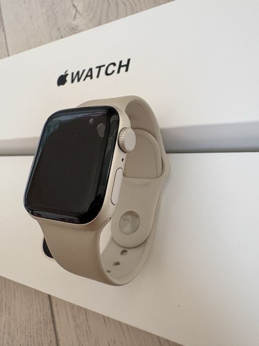 Смарт часовник Apple watch SE