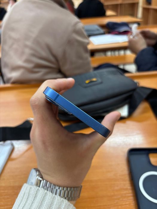Айфон 13 трещина нету ремонте не было