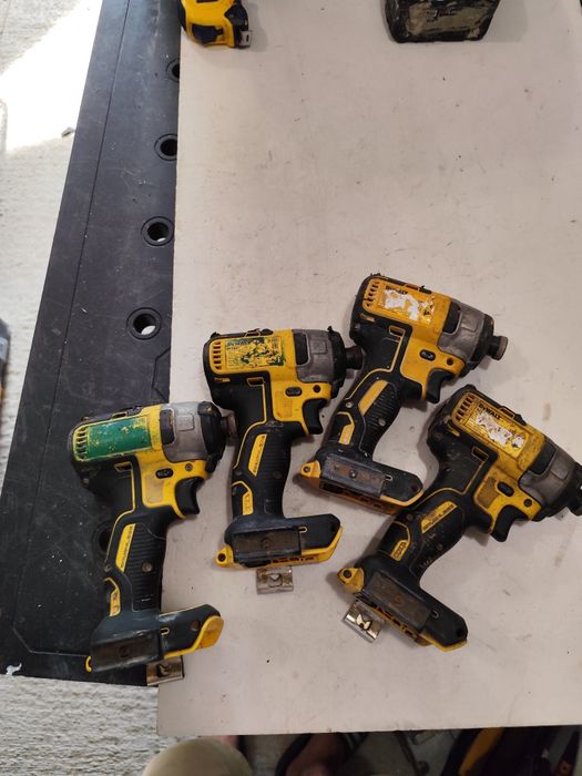 Акумулаторен безчетков импактдрайвър гайковерт Девалт DeWALT DCF887