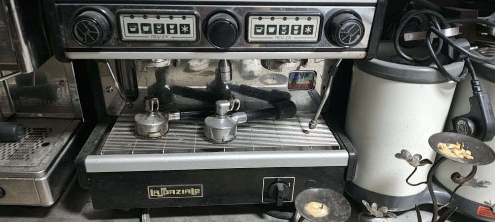 vand 2 espresoare cafea + rasnita