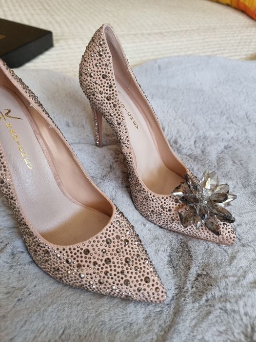 Обувки на висок ток, Стоян Радичев