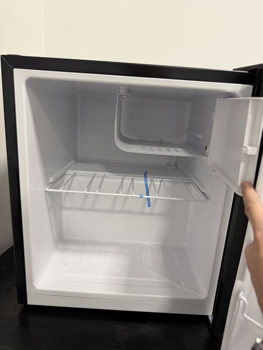 Frigider minibar HEINNED folosit in birou. Ca nou