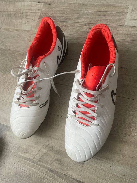 Продавам Калеври Nike