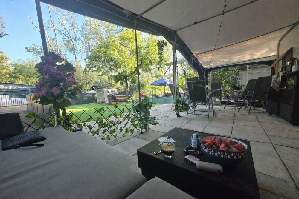 Каравана Гърция Hobby 2008г. 6 спални места, климатик, форселт и място 250кв. на къмпинг Аспровалта