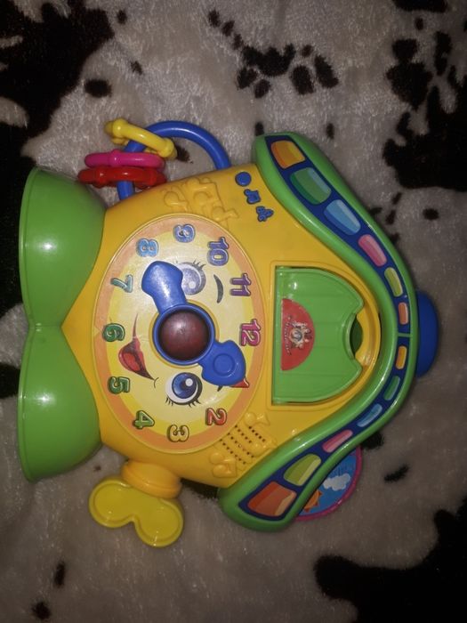 развивающие игрушки (муз часики и телефон)