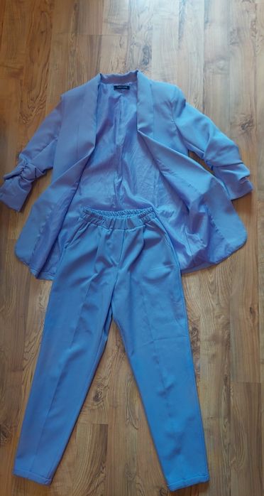 Лилав дамски костюм в размер М