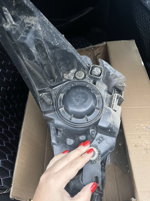 Продам фару(правую) хюндай акцент