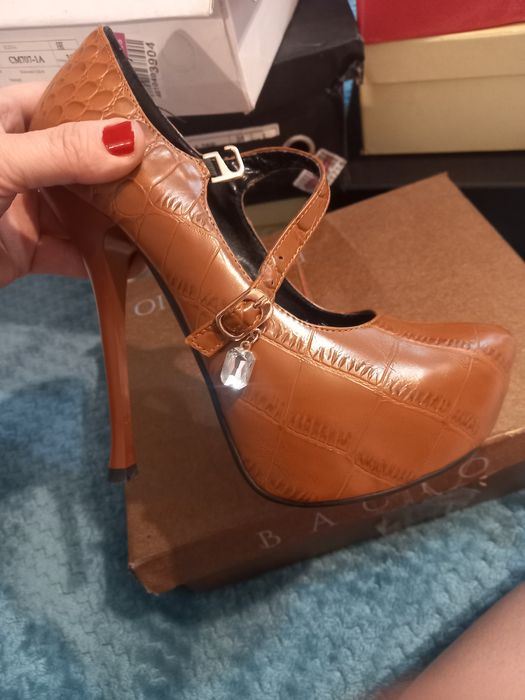 Продам туфли новые