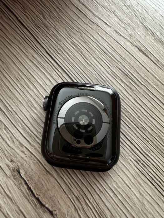 Apple Watch Series 5 GPS 40mm Aluminum / за части