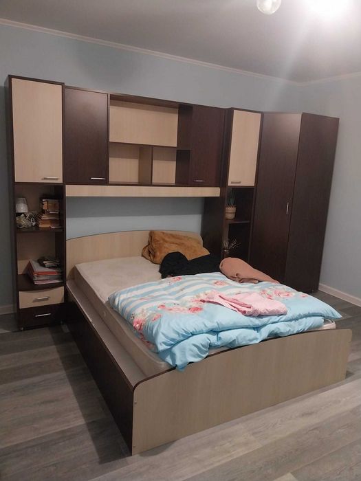 Vând dormitor stare foarte bună