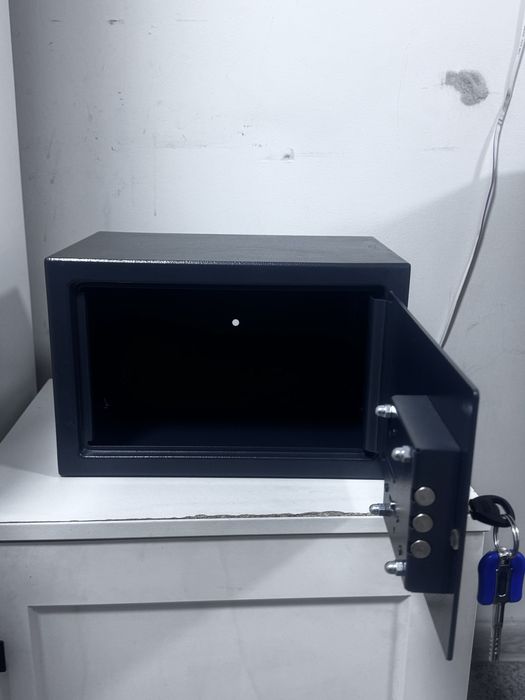 Продам сейф, железный