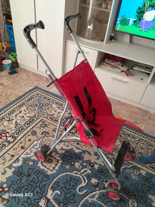 Отдам коляску трость