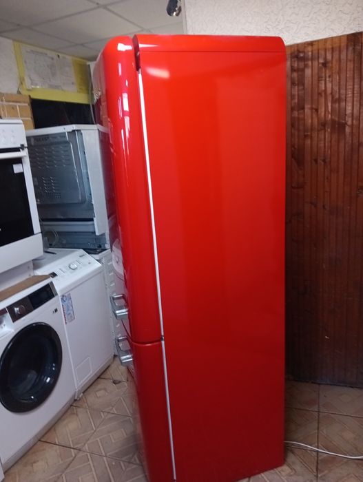 Като нов червен комбиниран хладилник с фризер Smeg  ретро дизайн