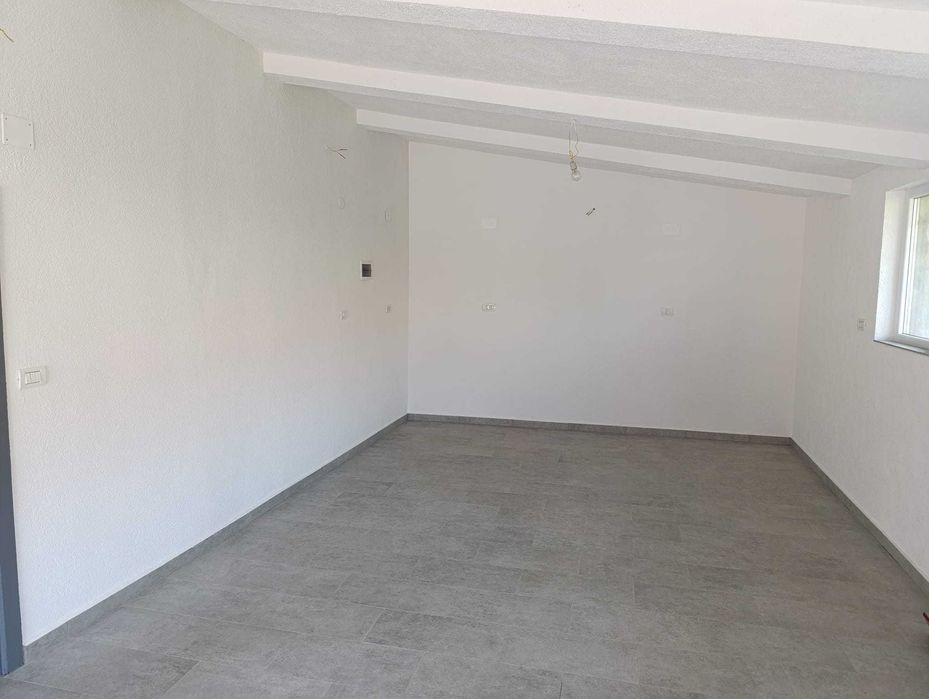 De închiriat – Spatiu comercial in Piața din Sebis