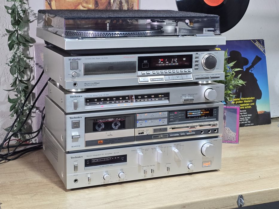 Linie audio TECHNICS argintie ,amplificator, deck, pick-up, cd player