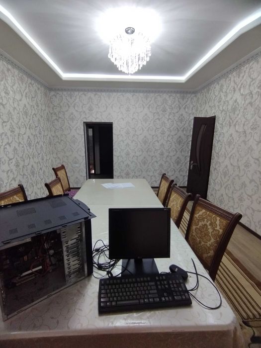 Сотилади Яшнабод ок уй 4.5сот 11 хона  фасад 15 метр нархи 130000 у.е