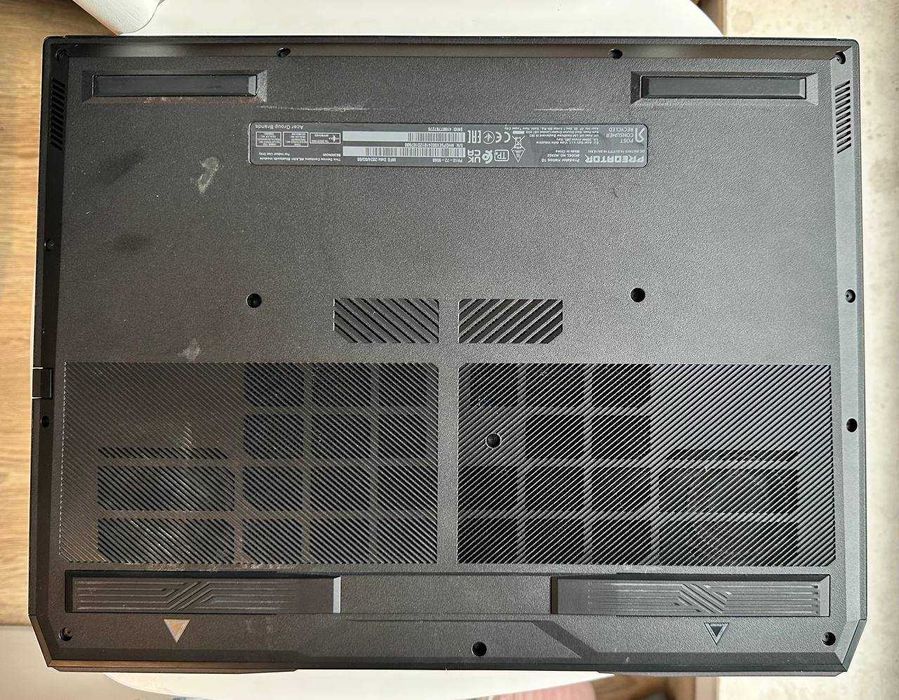 Acer Predator Helios 18 PH18-72 / i9-14900HX / RTX 4080 / 32GB / 2TB / 240Hz
