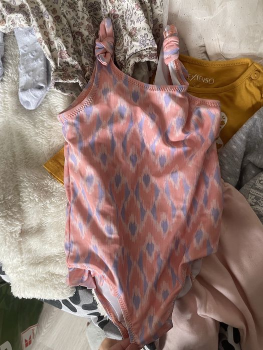 Lot haine aprox 40 piese, stare buna, 56-62 cm bebe 1-6 luni vedeti pozele