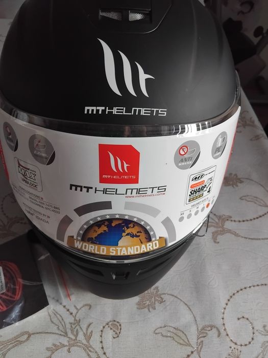 Продавам мотоциклетна каска, каска за мотор MT Helmets модел Thunder 3