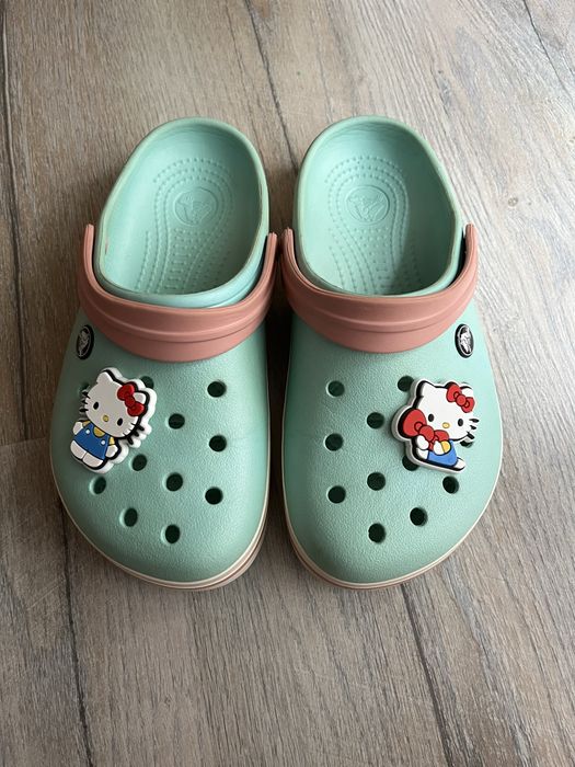 Slapi Crocs M6W8