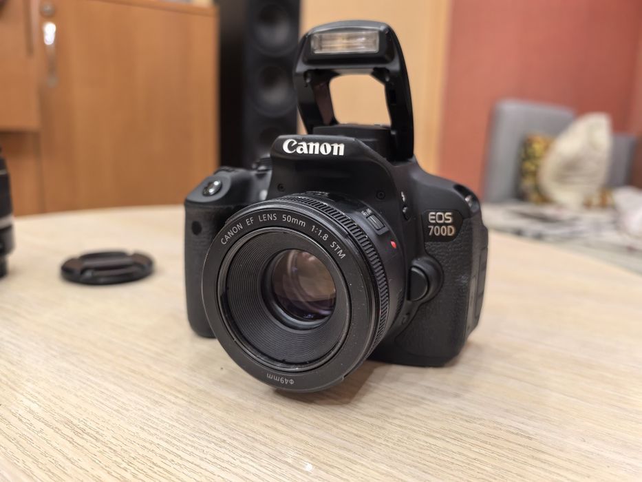 Фотоаппарат Canon EOS 700D