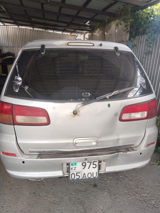 Продам машину Nissan