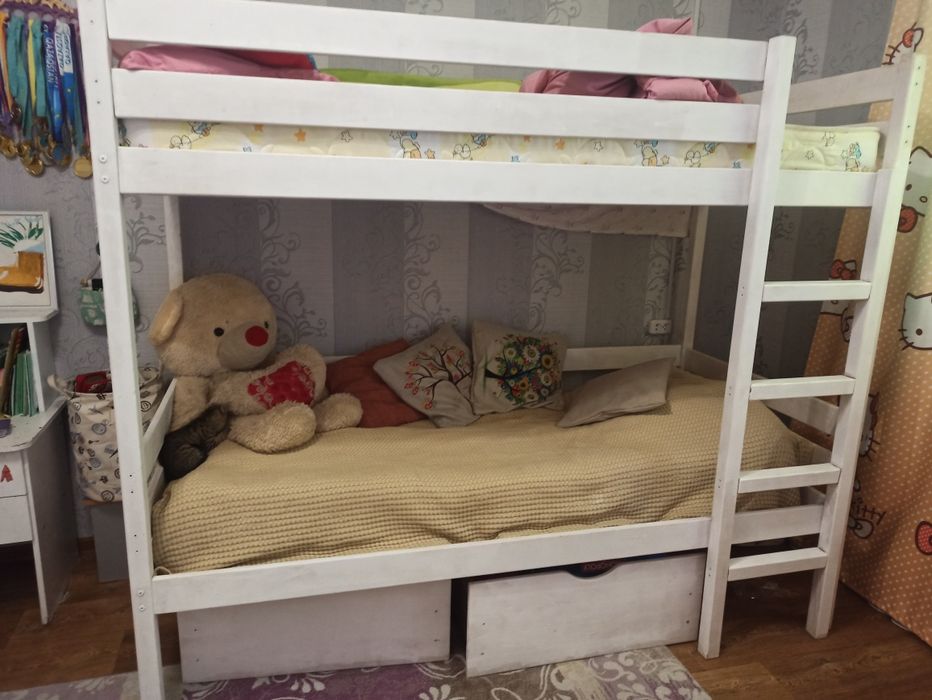 Продам двухяростную кровать