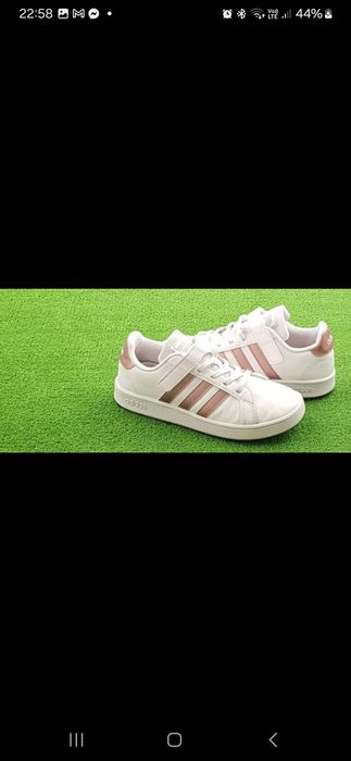 Adidașii fata în stare perfecta