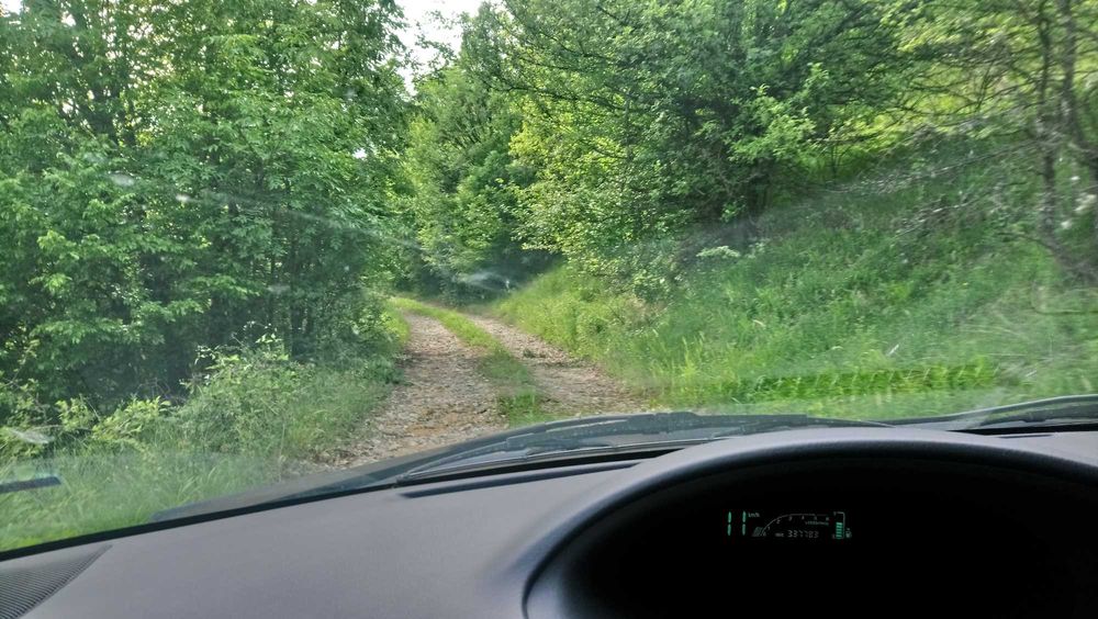 масивна къщa в Еленския балкан в село Тънки Рът.