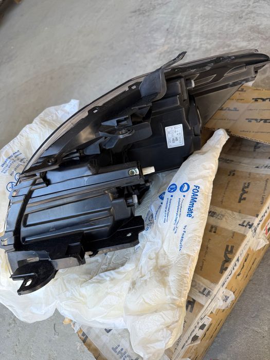 Десен фар Toyota Auris 2007-2010 НОВ