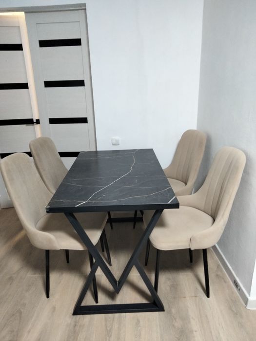 Продам стол и стулья