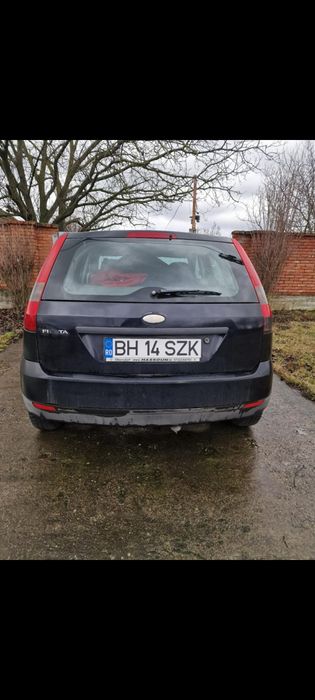 Vând Ford fiesta