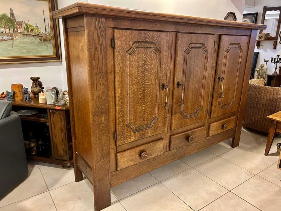 Много масивен дъбов шкаф Холандия