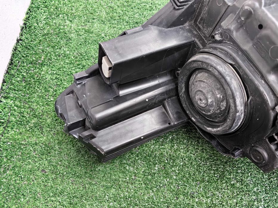 Фар за Ford C-Max / Форд Ц-Макс