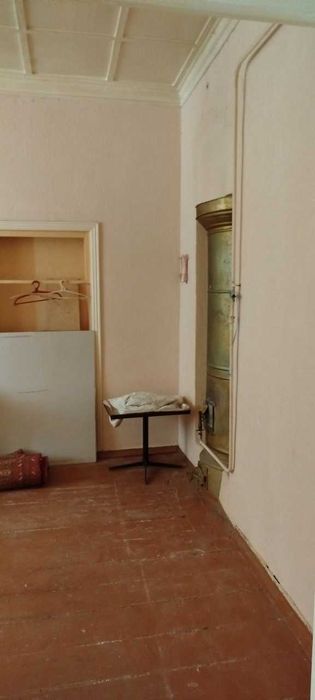 2-х комнатная квартира, в Миробадском районе, на первом этаже.