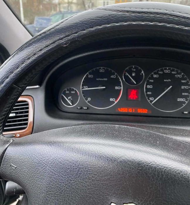 Продавам Peugeot 607