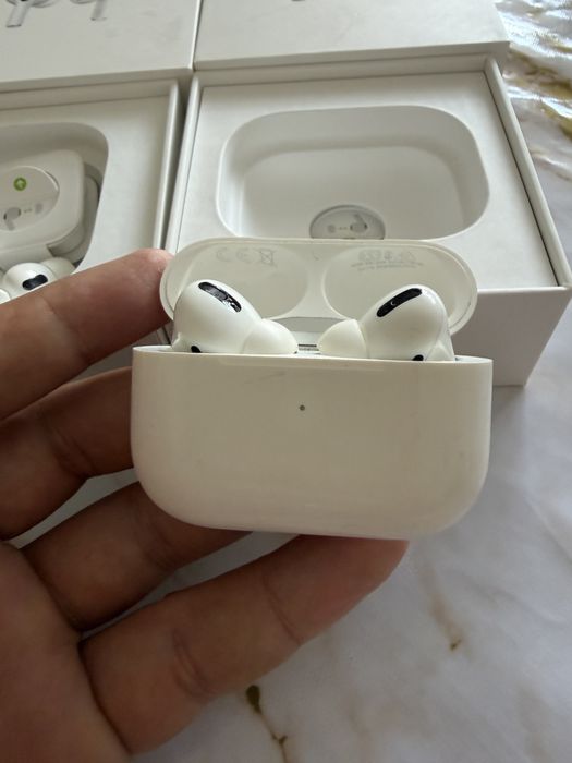 2 Airpods pro и magsafe charging case