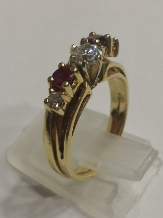 Vind inel din aur 14kt cu rubine și diamant