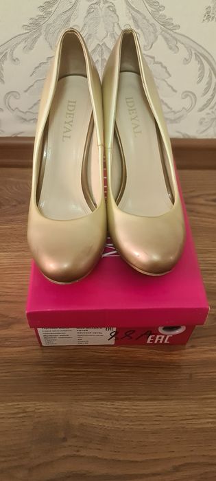 продаю женские туфли