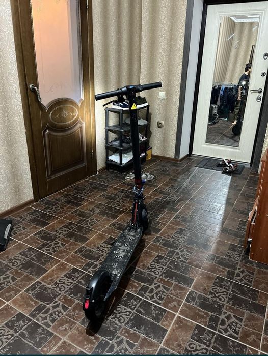 Продаеться электро самокат